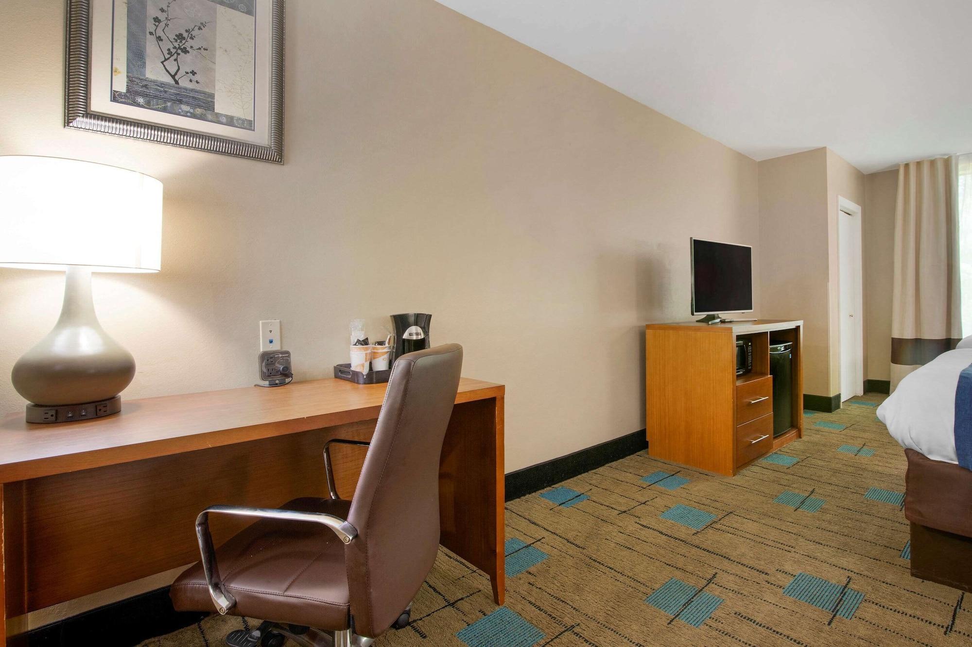 Comfort Suites Near Mcas Beaufort Exterior photo
