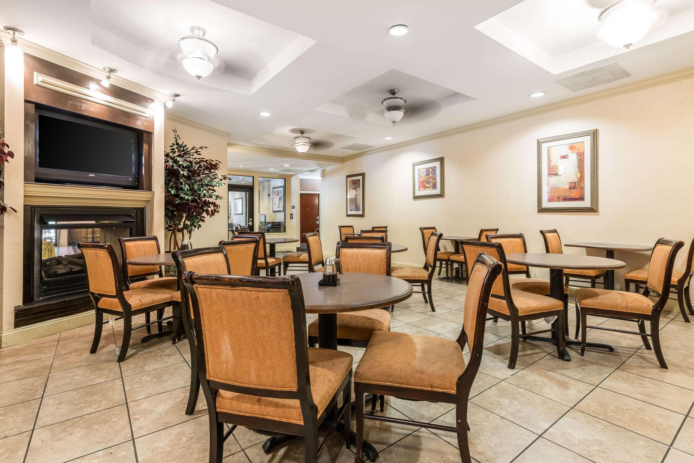 Comfort Suites Near Mcas Beaufort Exterior photo
